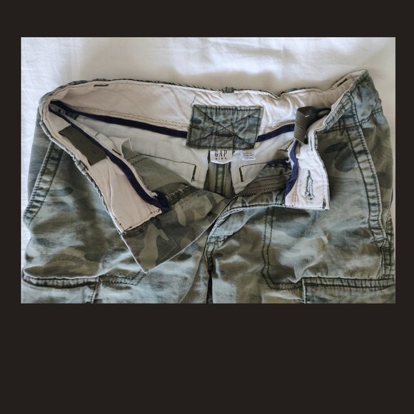 GAP Shorts - Picture 2 of 3